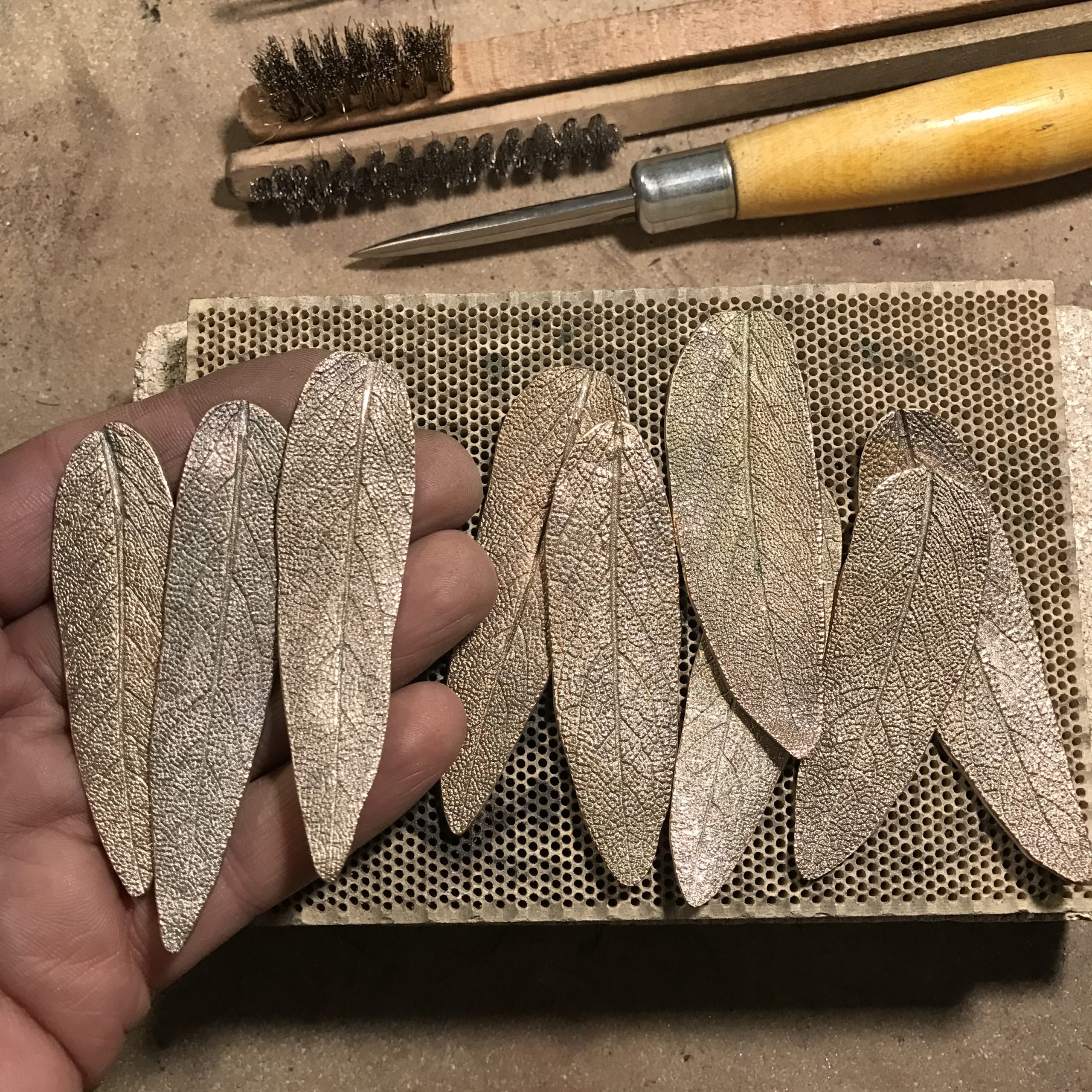 répliques de feuilles de sauge en bronze