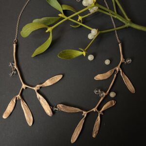 COLLIER GUI & PERLES EN CRISTAL DE ROCHE