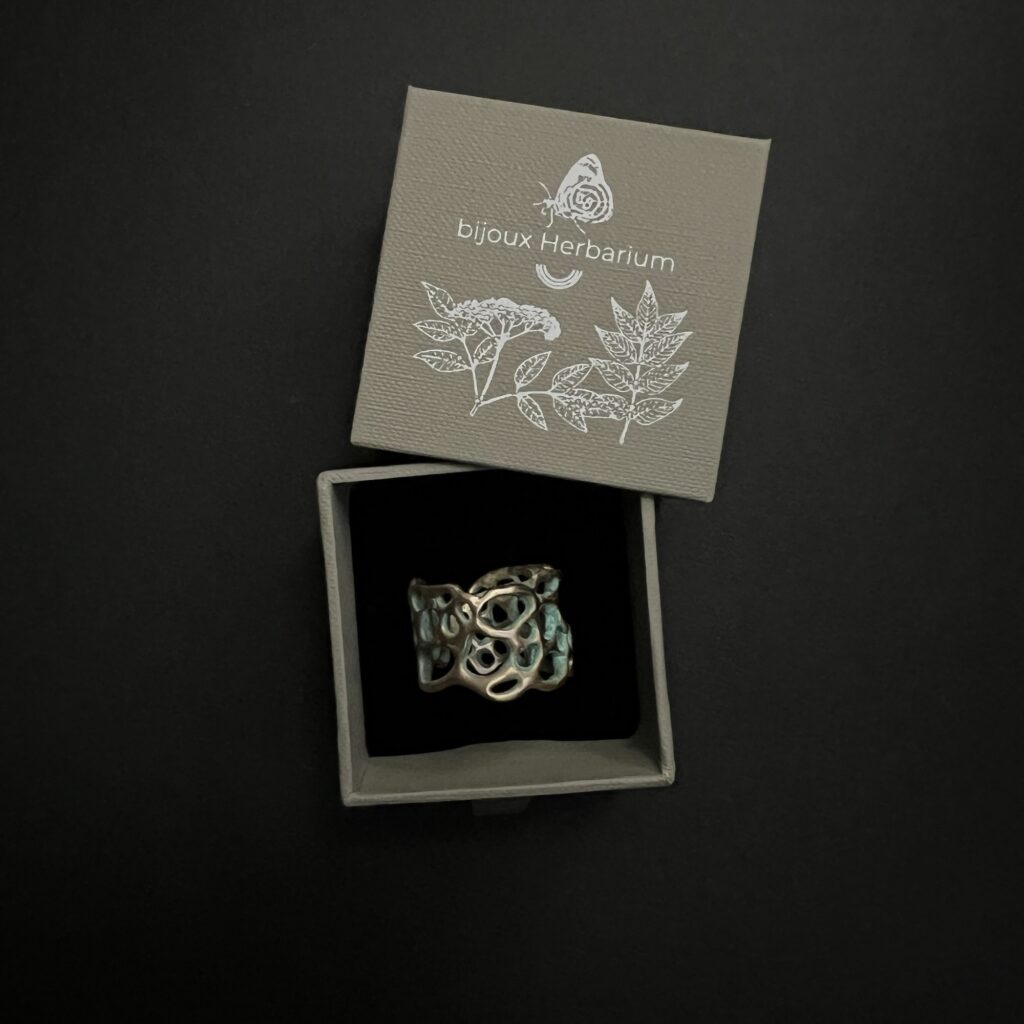 bague en bronze d'art patiné de la collection Sculpture Sauvage de l'atelier Herbarium